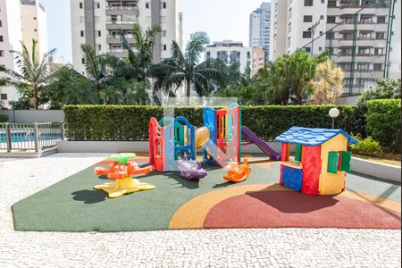 Apartamento à venda com 220m², 4 quartos e 3 vagas Apartamento à venda com 220m², 4 quartos e 3 vagasPlayground