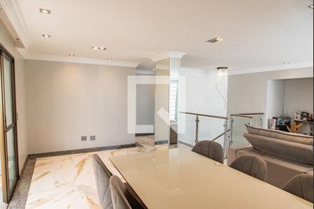 Apartamento à venda com 220m², 4 quartos e 3 vagas Apartamento à venda com 220m², 4 quartos e 3 vagasSala piso superior