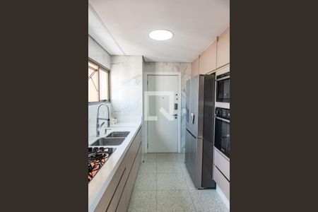 Apartamento à venda com 220m², 4 quartos e 3 vagas Apartamento à venda com 220m², 4 quartos e 3 vagasCozinha
