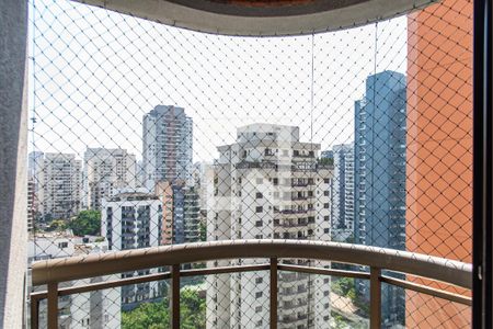 Apartamento à venda com 220m², 4 quartos e 3 vagas Apartamento à venda com 220m², 4 quartos e 3 vagasSacada da suíte 3