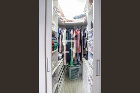 Apartamento à venda com 202m², 3 quartos e 3 vagas Apartamento à venda com 202m², 3 quartos e 3 vagasCloset da suíte