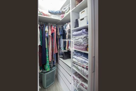 Apartamento à venda com 202m², 3 quartos e 3 vagas Apartamento à venda com 202m², 3 quartos e 3 vagasCloset da suíte