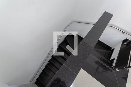 Apartamento à venda com 202m², 3 quartos e 3 vagas Apartamento à venda com 202m², 3 quartos e 3 vagasEscada