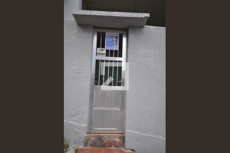 Casa à venda com 200m², 3 quartos e 2 vagas Casa à venda com 200m², 3 quartos e 2 vagasFachada