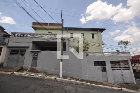 Casa à venda com 200m², 3 quartos e 2 vagas Casa à venda com 200m², 3 quartos e 2 vagasFachada