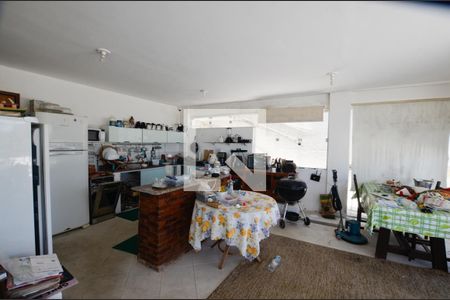 Casa à venda com 400m², 5 quartos e 4 vagas Casa à venda com 400m², 5 quartos e 4 vagasCozinha