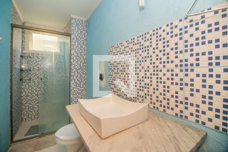 Banheiro de apartamento à venda com 1 quarto, 45m² em Jardim do Salso, Porto Alegre