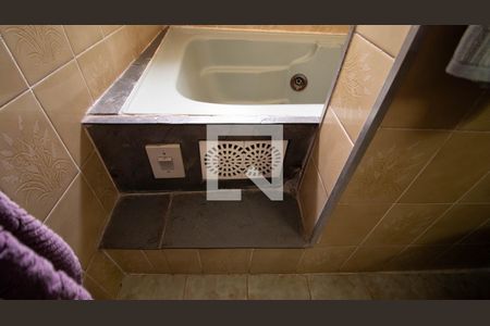 Casa à venda com 268m², 3 quartos e 3 vagas Casa à venda com 268m², 3 quartos e 3 vagasBanheira