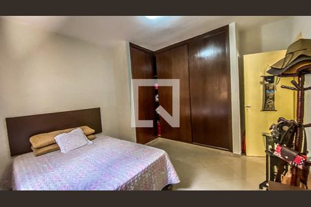 Casa à venda com 400m², 6 quartos e 2 vagas Casa à venda com 400m², 6 quartos e 2 vagasCasa 3 - Quarto