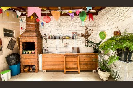 Casa à venda com 400m², 6 quartos e 2 vagas Casa à venda com 400m², 6 quartos e 2 vagasCasa 3 - Area de Serviço - Quintal