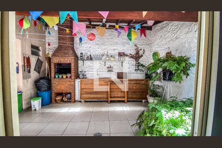 Casa à venda com 400m², 6 quartos e 2 vagas Casa à venda com 400m², 6 quartos e 2 vagasCasa 3 - Vista Quarto