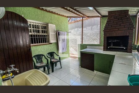 Casa à venda com 400m², 6 quartos e 2 vagas Casa à venda com 400m², 6 quartos e 2 vagasCasa 1 - Area de serviço