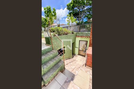 Casa à venda com 400m², 6 quartos e 2 vagas Casa à venda com 400m², 6 quartos e 2 vagasQuintal - Jardim