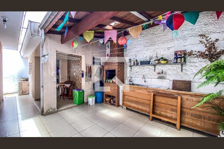 Casa à venda com 400m², 6 quartos e 2 vagas Casa à venda com 400m², 6 quartos e 2 vagasCasa 3 - Area de Serviço - Quintal