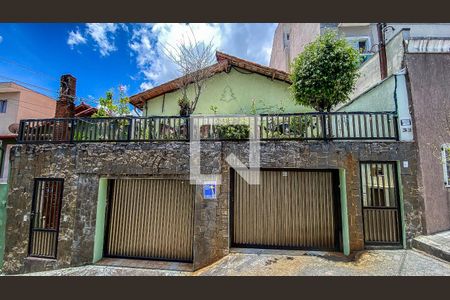 Casa à venda com 400m², 6 quartos e 2 vagas Casa à venda com 400m², 6 quartos e 2 vagasFachada