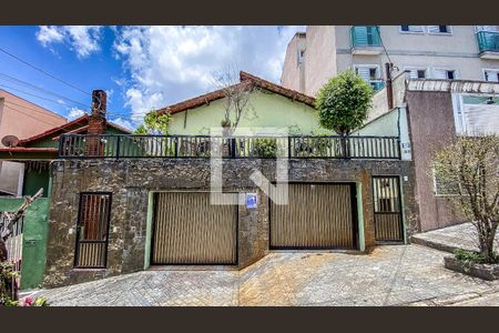 Casa à venda com 400m², 6 quartos e 2 vagas Casa à venda com 400m², 6 quartos e 2 vagasFachada