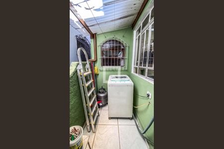 Casa à venda com 400m², 6 quartos e 2 vagas Casa à venda com 400m², 6 quartos e 2 vagasCasa 1 - Area de serviço