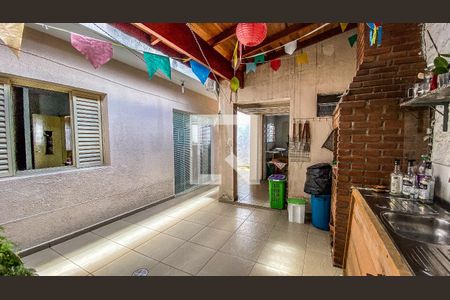 Casa à venda com 400m², 6 quartos e 2 vagas Casa à venda com 400m², 6 quartos e 2 vagasCasa 3 - Area de Serviço - Quintal