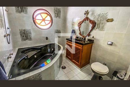 Casa à venda com 400m², 6 quartos e 2 vagas Casa à venda com 400m², 6 quartos e 2 vagasBanheiro