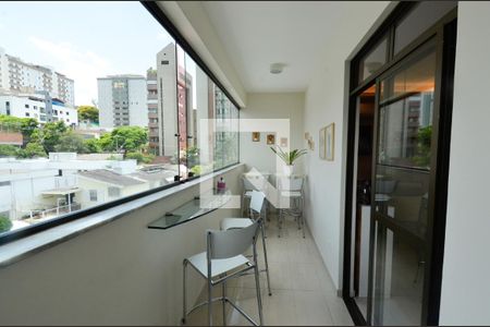 Apartamento à venda com 95m², 3 quartos e 2 vagasVaranda