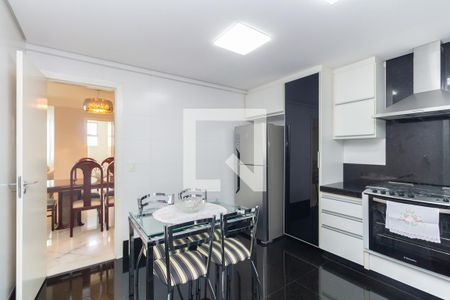 Apartamento à venda com 146m², 4 quartos e 4 vagasCozinha 