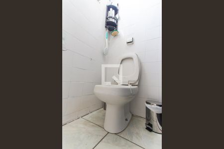 Casa à venda com 132m², 3 quartos e 2 vagas Casa à venda com 132m², 3 quartos e 2 vagasBanheiro 1