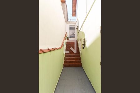 Casa à venda com 132m², 3 quartos e 2 vagas Casa à venda com 132m², 3 quartos e 2 vagasEscada