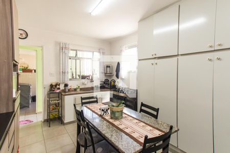 Casa à venda com 132m², 3 quartos e 2 vagas Casa à venda com 132m², 3 quartos e 2 vagasCozinha