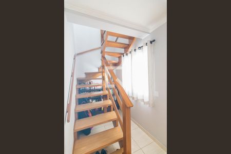 Apartamento à venda com 100m², 2 quartos e 2 vagasEscada