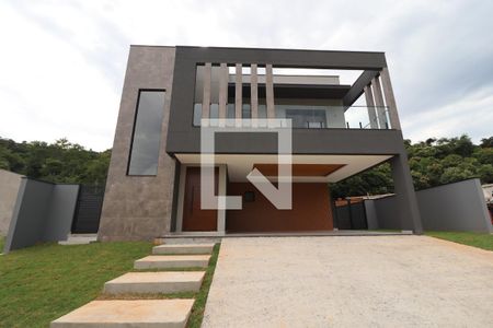 Casa à venda com 506m², 3 quartos e 4 vagasFachada
