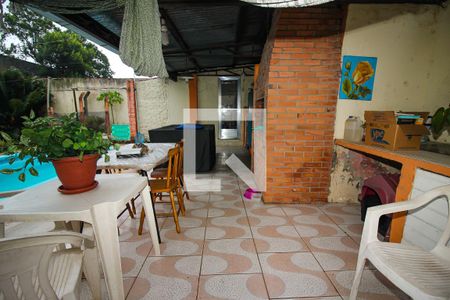 Casa à venda com 226m², 4 quartos e 1 vaga Casa à venda com 226m², 4 quartos e 1 vagaVaranda