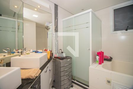 Apartamento à venda com 120m², 3 quartos e 2 vagas Apartamento à venda com 120m², 3 quartos e 2 vagasBanheiro da Suíte