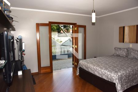 Casa à venda com 330m², 4 quartos e 5 vagasSuíte 2