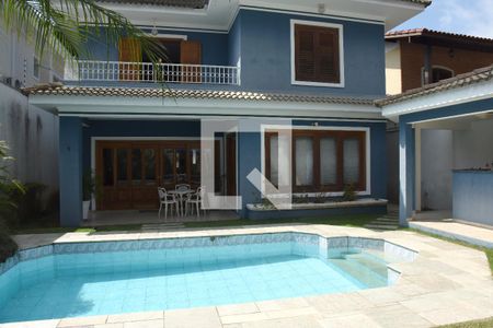 Casa à venda com 330m², 4 quartos e 5 vagasQuintal - Piscina