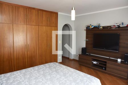 Casa à venda com 330m², 4 quartos e 5 vagasSuíte 2