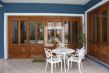 Casa à venda com 330m², 4 quartos e 5 vagasQuintal