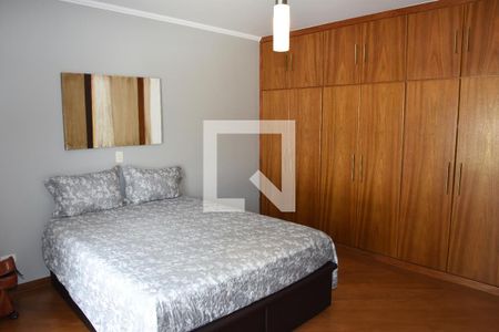 Casa à venda com 330m², 4 quartos e 5 vagasSuíte 2