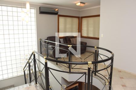 Casa à venda com 330m², 4 quartos e 5 vagasHall e sala de TV