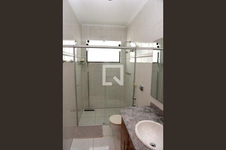 Casa à venda com 330m², 4 quartos e 5 vagasBanheiro da Suíte 2