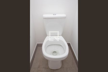 Casa à venda com 180m², 3 quartos e 5 vagas Casa à venda com 180m², 3 quartos e 5 vagasBanheiro de Serviço