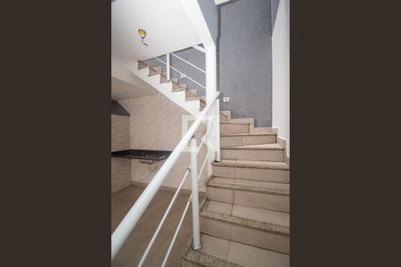 Casa à venda com 180m², 3 quartos e 5 vagas Casa à venda com 180m², 3 quartos e 5 vagasEscada