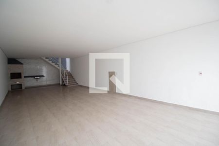 Casa à venda com 180m², 3 quartos e 5 vagas Casa à venda com 180m², 3 quartos e 5 vagasGaragem