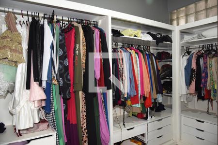 Casa à venda com 1000m², 3 quartos e 6 vagasCloset da suíte 1