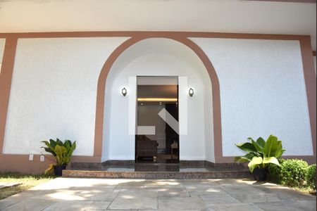 Casa à venda com 1000m², 3 quartos e 6 vagasEntrada