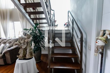 Apartamento à venda com 210m², 3 quartos e 3 vagasEscada acesso quartos