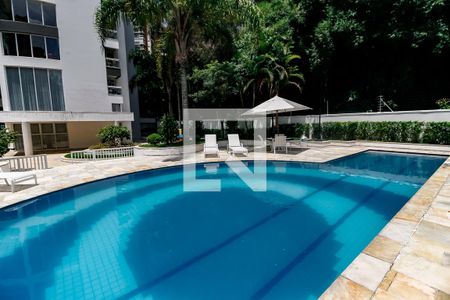 Apartamento à venda com 210m², 3 quartos e 3 vagasÁrea comum - Piscina