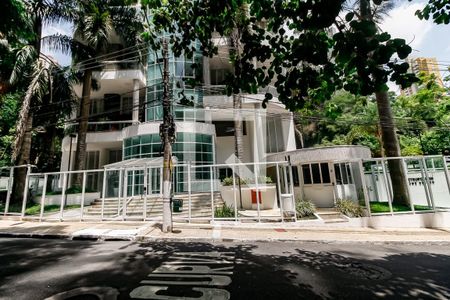 Apartamento à venda com 210m², 3 quartos e 3 vagasFachada e portaria