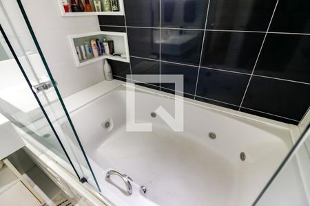 Apartamento à venda com 210m², 3 quartos e 3 vagasBanheiro da Suíte 3 - Banheira