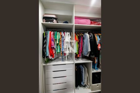 Apartamento à venda com 210m², 3 quartos e 3 vagasCloset da suíte 2