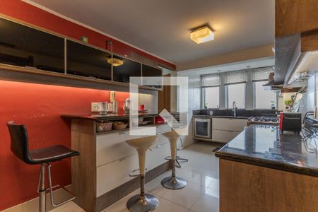 Apartamento à venda com 211m², 4 quartos e 2 vagas Apartamento à venda com 211m², 4 quartos e 2 vagasCozinha e Área de Serviço